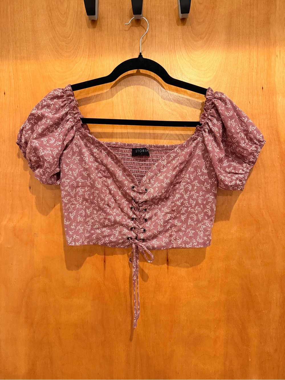 Storia Dusty Mauve Floral Lace-Up Puff Sleeve Crop Top